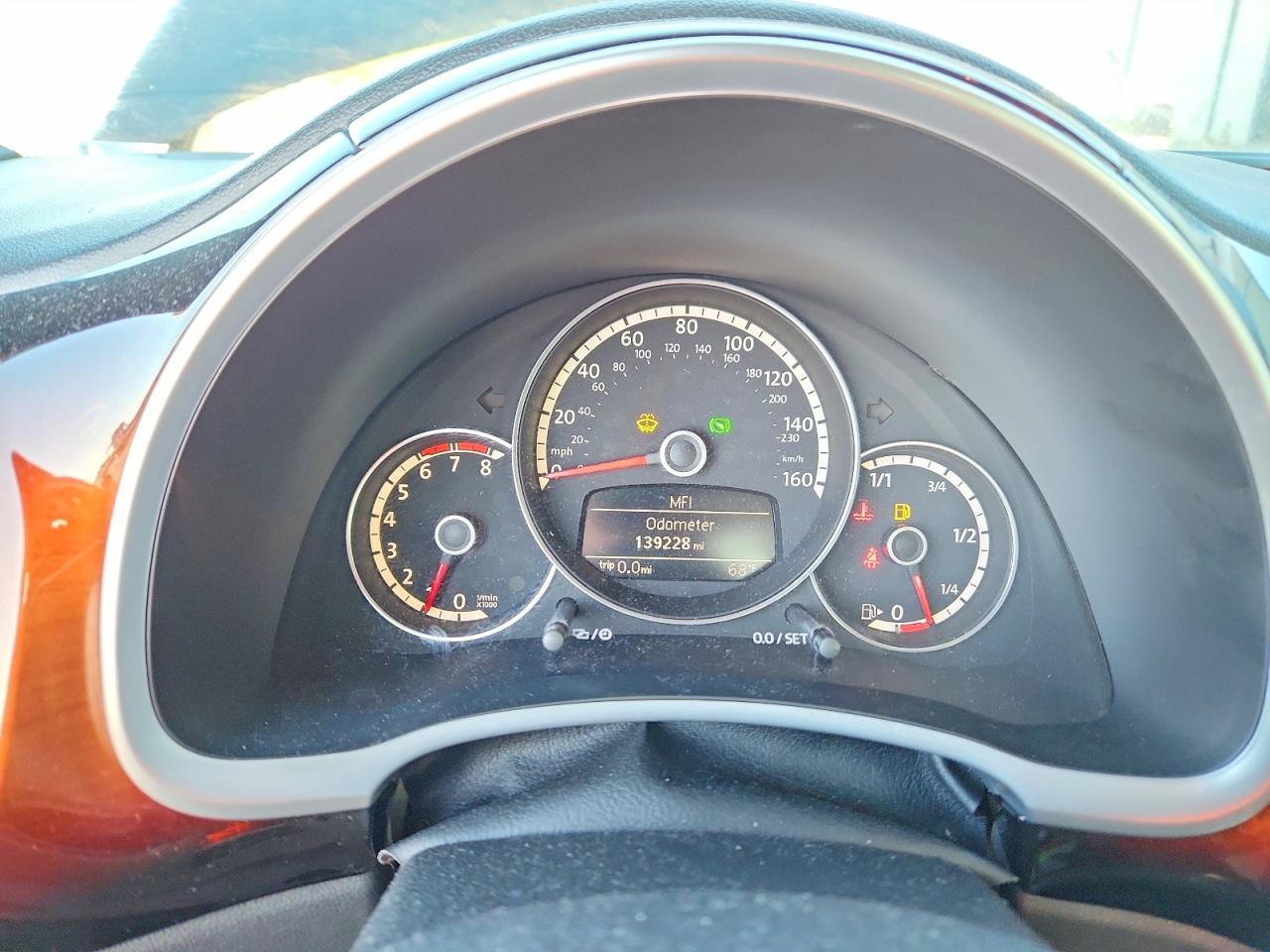 2013 VOLKSWAGEN BEETLE photo 9