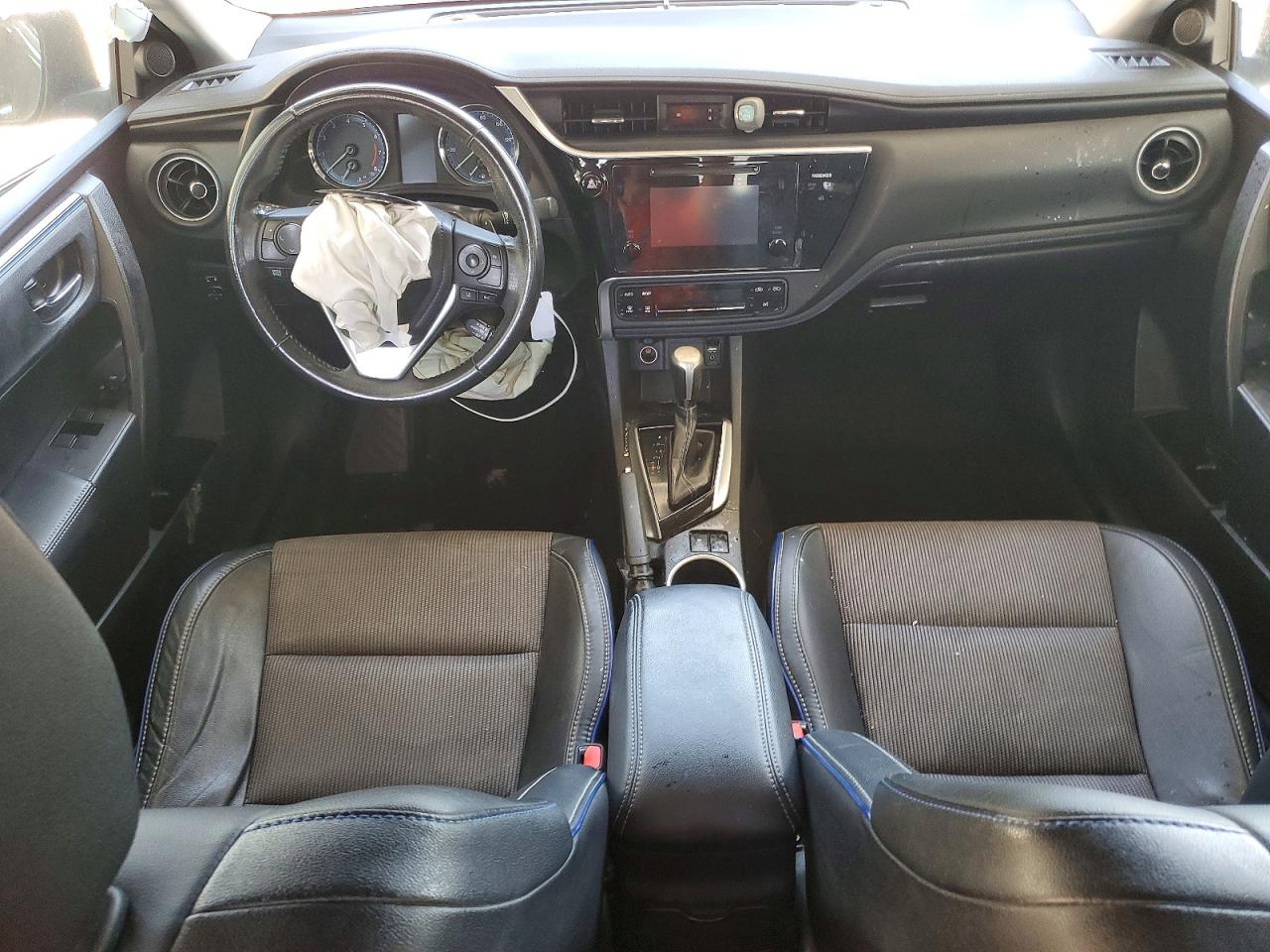 2017 TOYOTA COROLLA SE photo 15