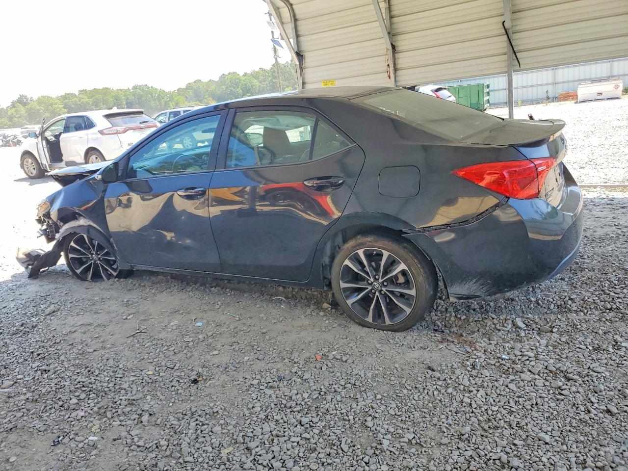 2017 TOYOTA COROLLA SE photo 3