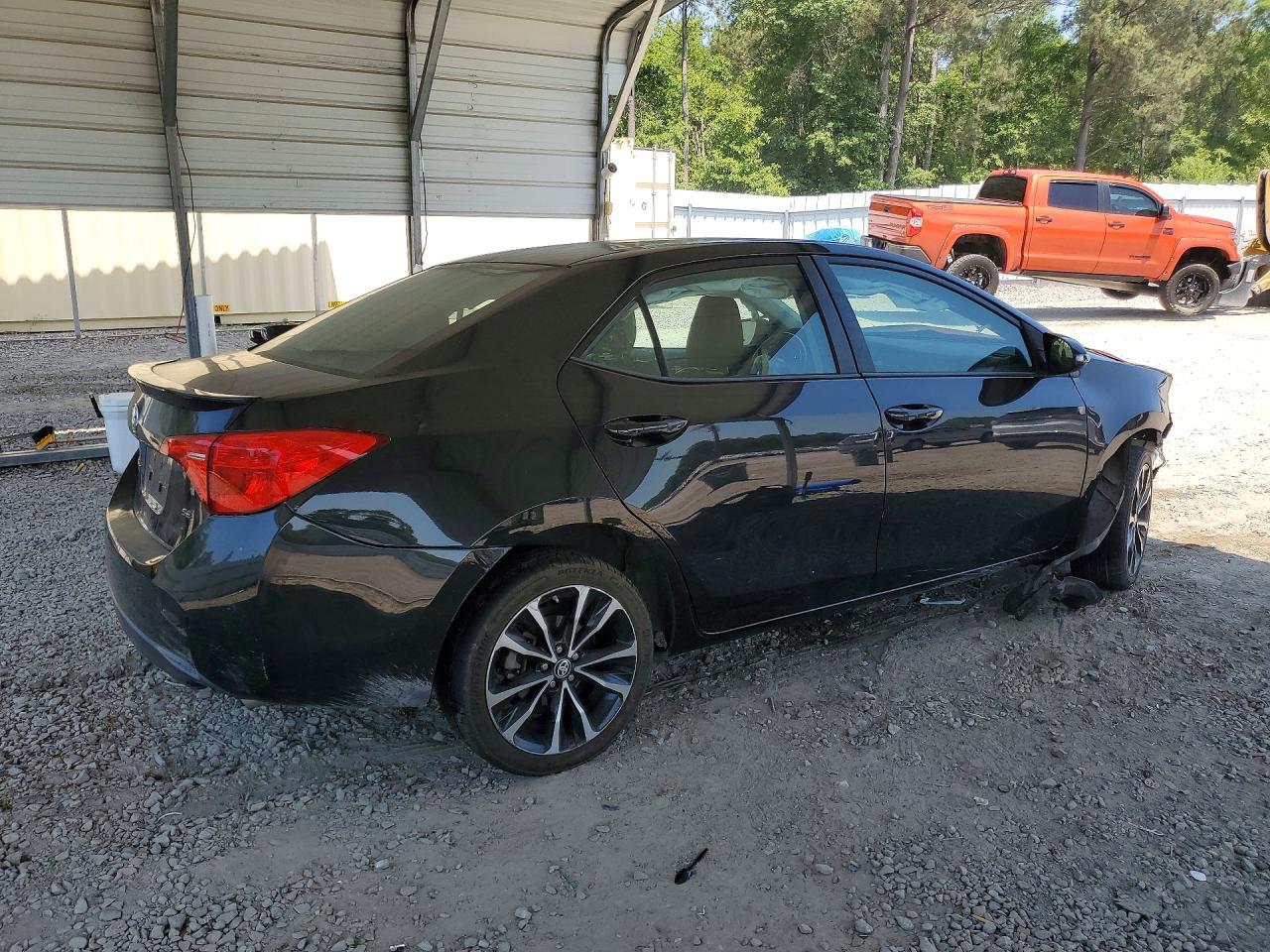 2017 TOYOTA COROLLA SE photo 5
