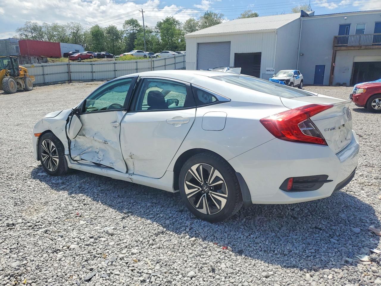 2017 HONDA CIVIC EX photo 3