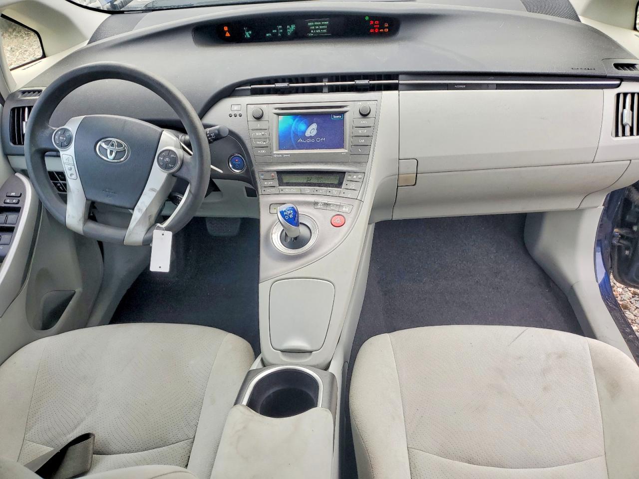 2013 TOYOTA PRIUS THREE photo 15