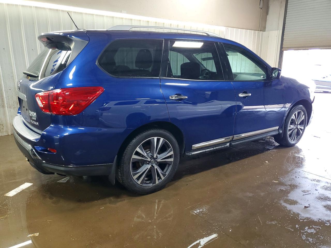 2017 NISSAN PATHFINDER PLATINUM photo 5