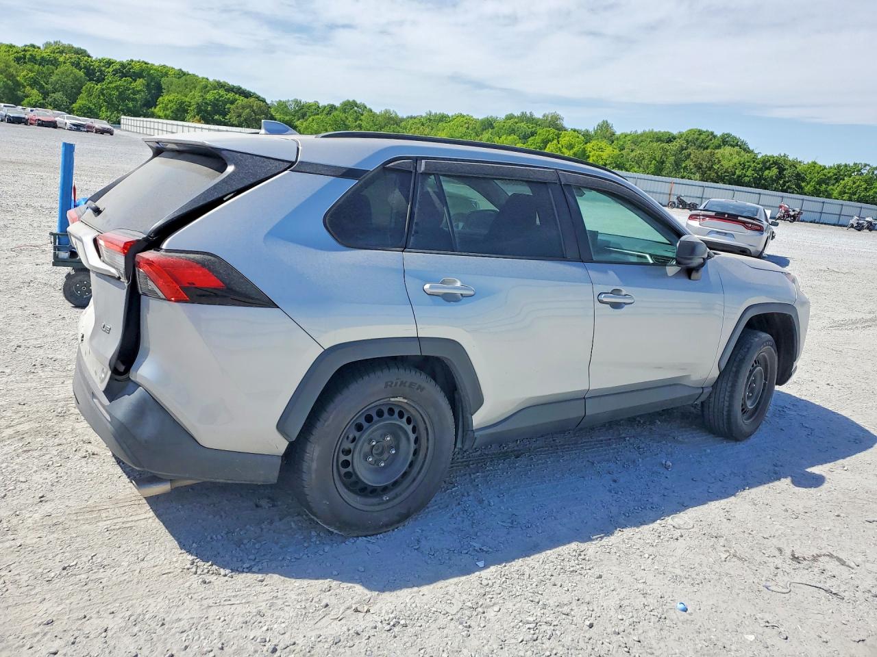2021 TOYOTA RAV4 LE photo 7