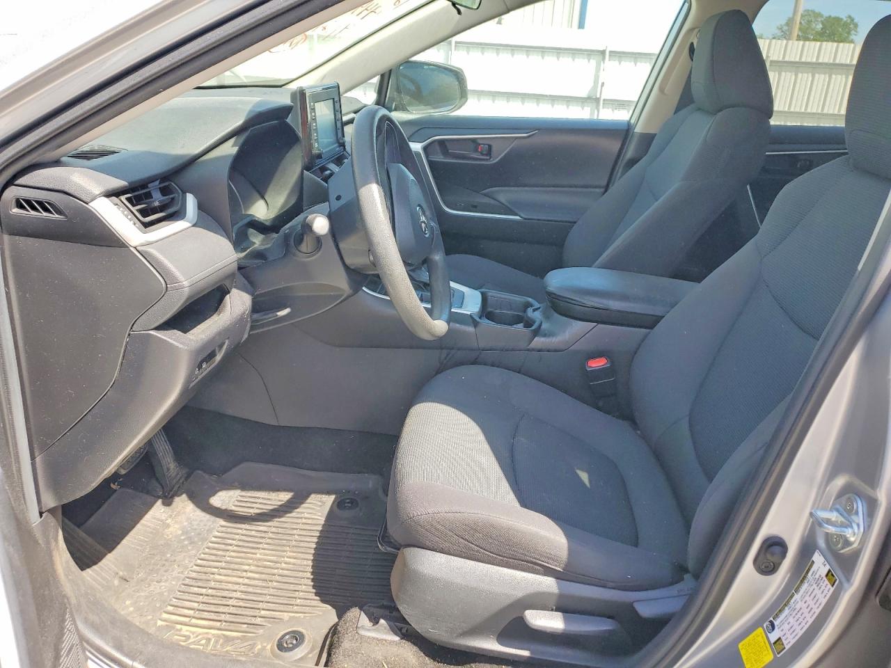 2021 TOYOTA RAV4 LE photo 19