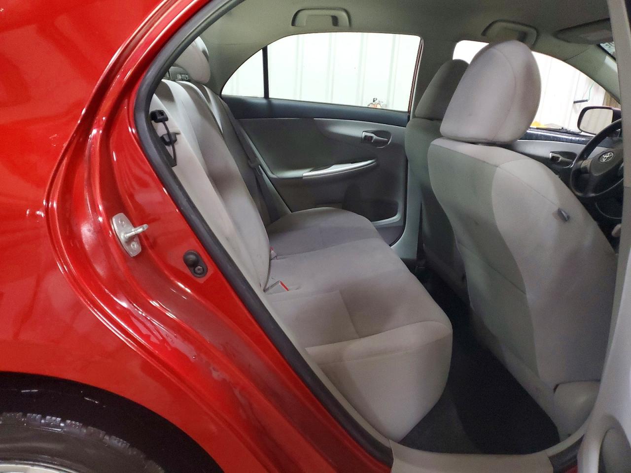2013 TOYOTA COROLLA LE photo 19