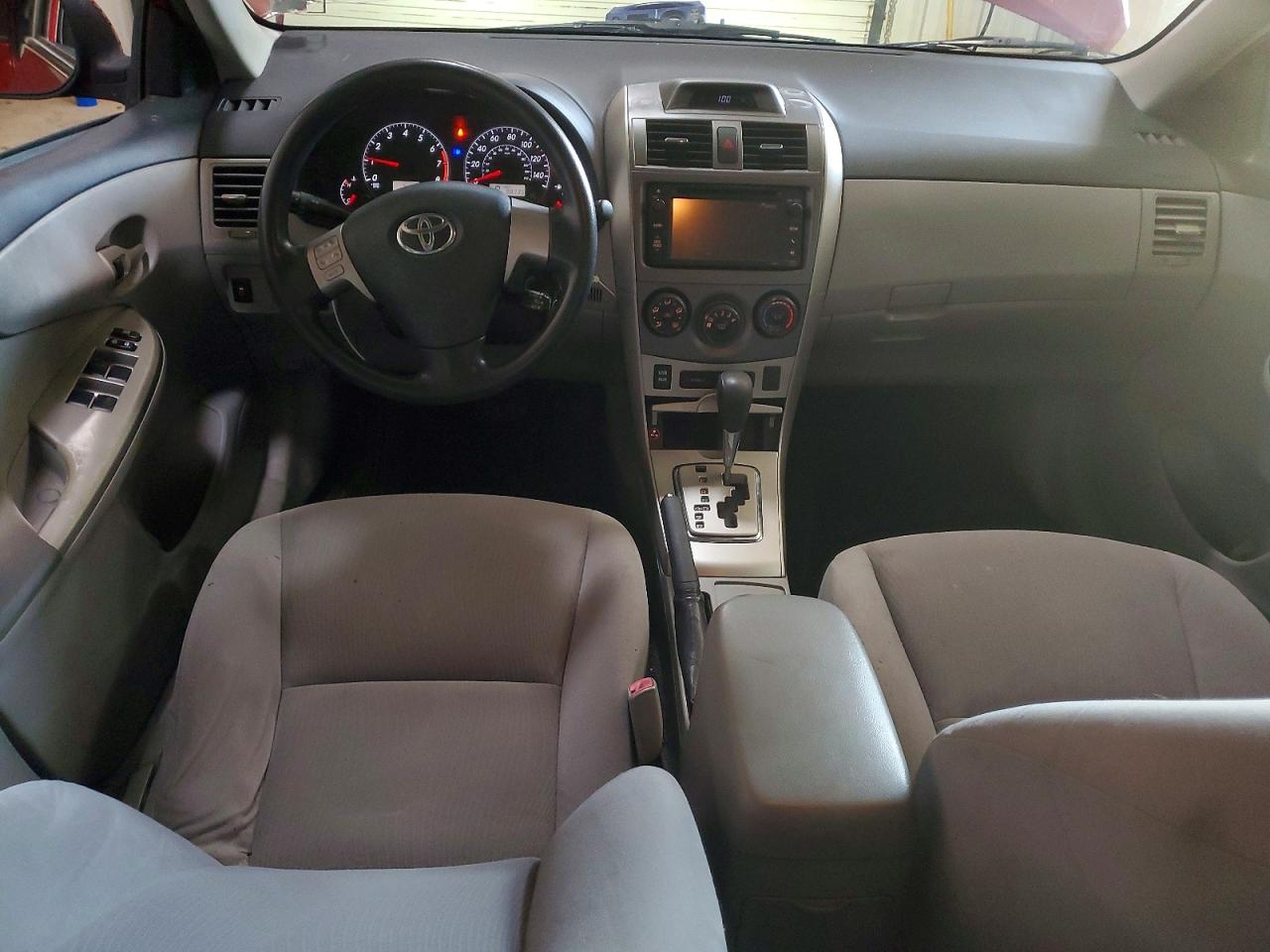2013 TOYOTA COROLLA LE photo 15