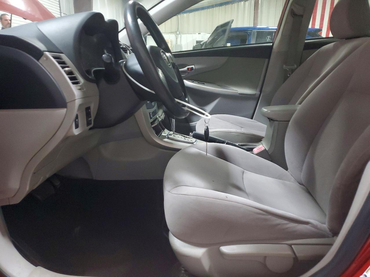 2013 TOYOTA COROLLA LE photo 13