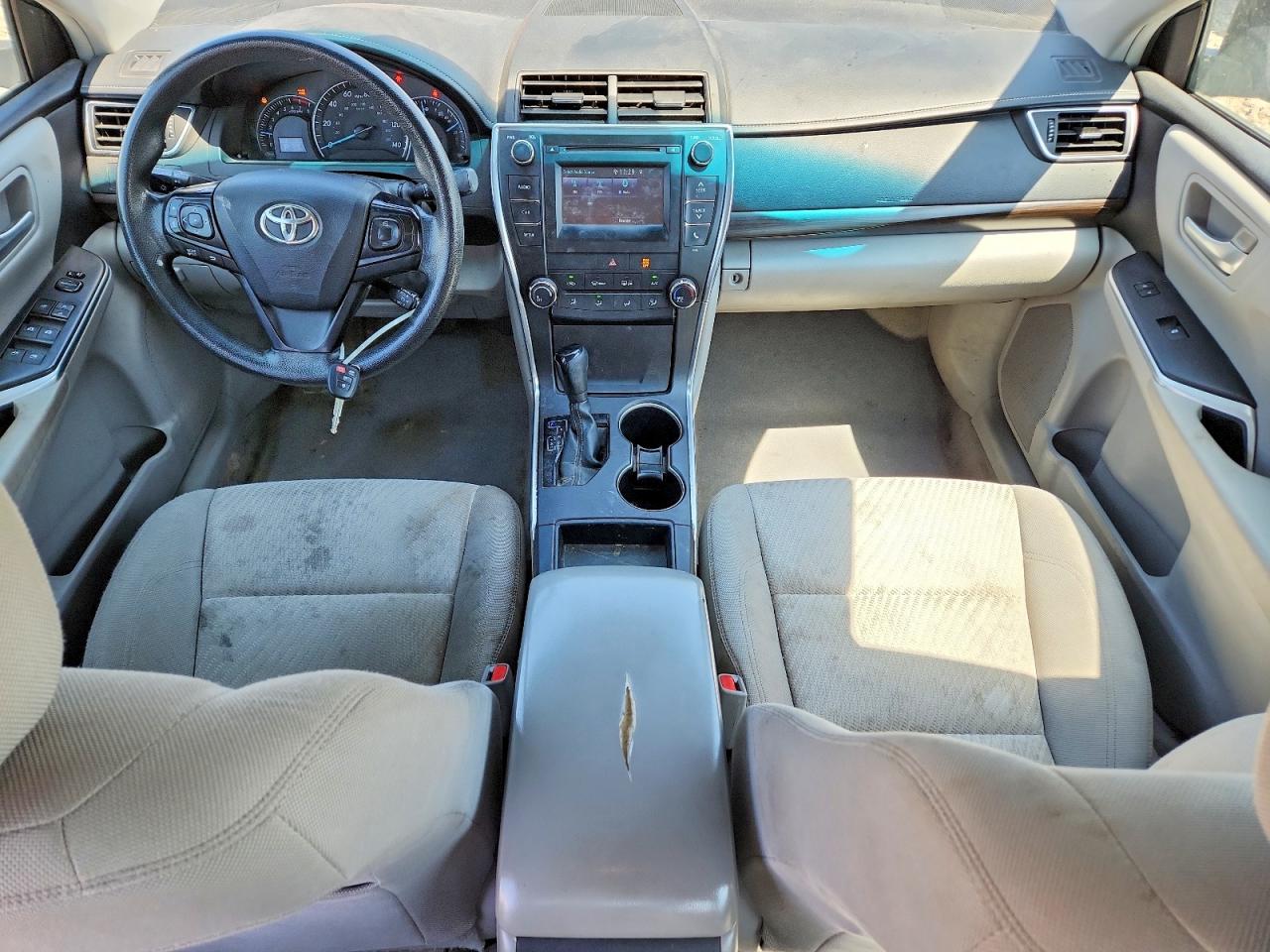 2015 TOYOTA CAMRY LE photo 8