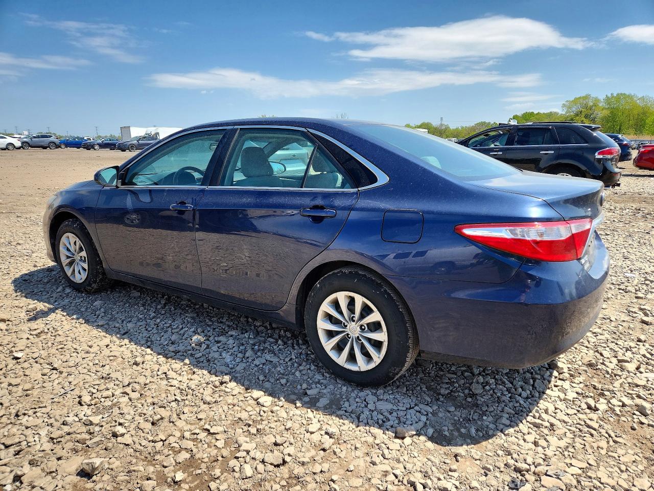 2015 TOYOTA CAMRY LE photo 2