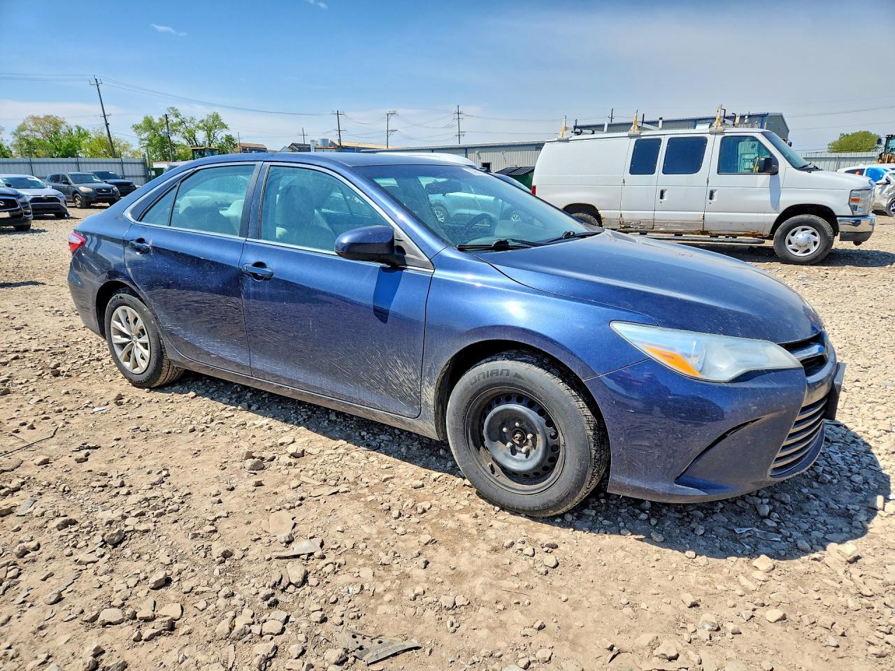 2015 TOYOTA CAMRY LE photo 4