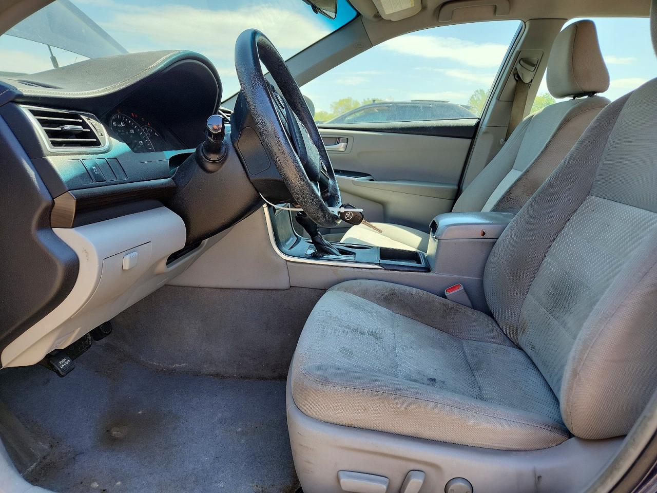 2015 TOYOTA CAMRY LE photo 7