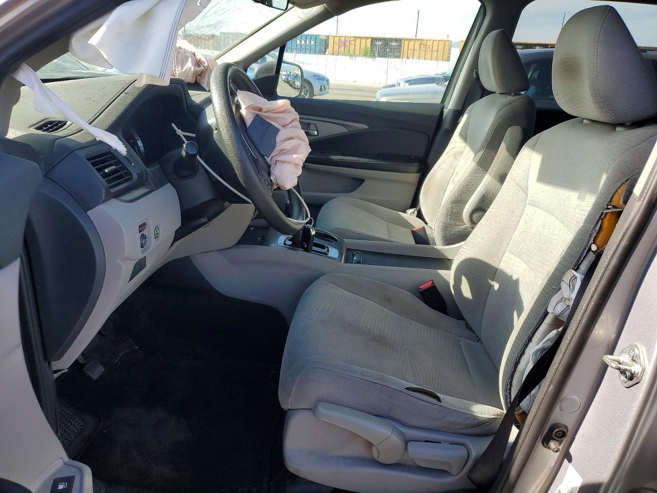 2016 HONDA PILOT LX photo 13