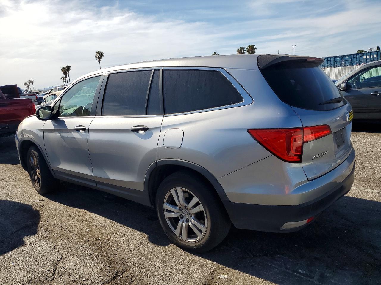 2016 HONDA PILOT LX photo 3