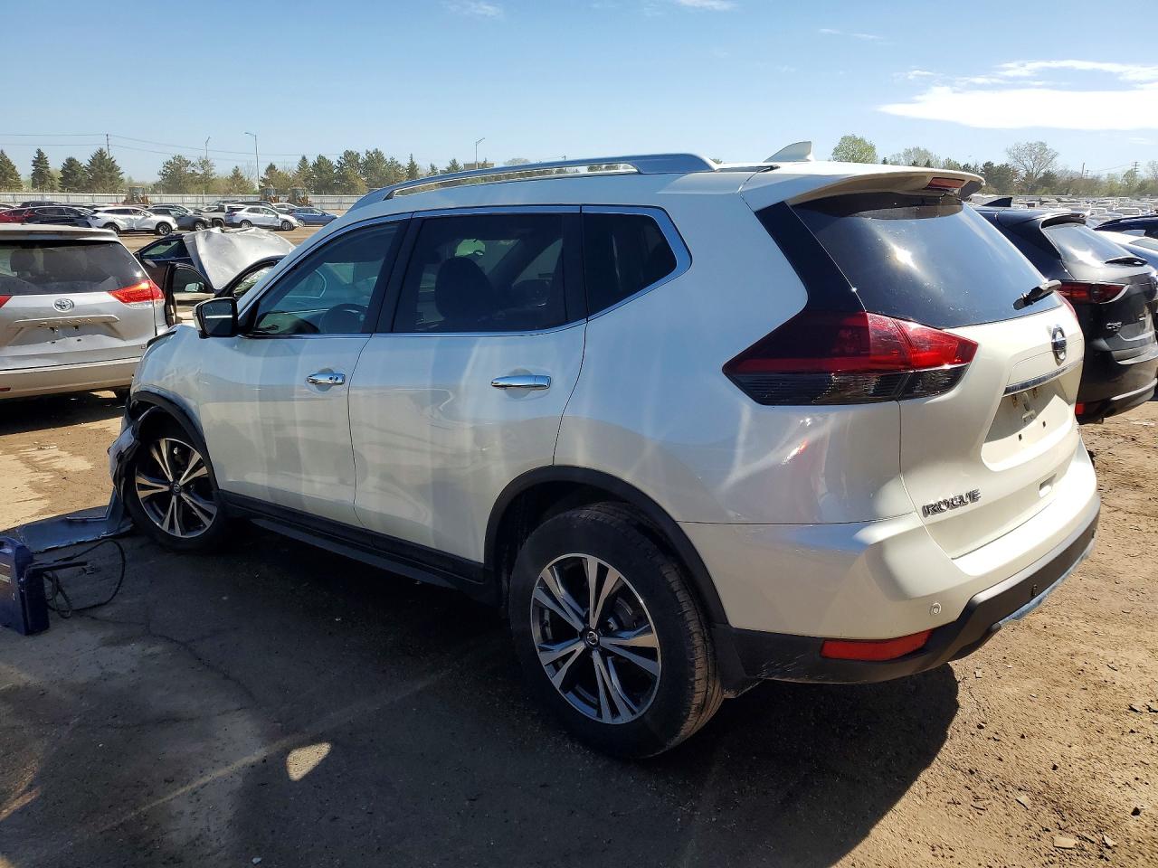 2019 NISSAN ROGUE SV photo 4