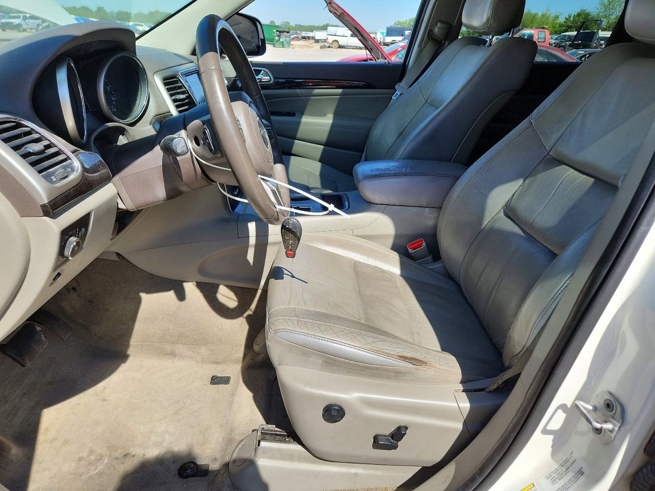 2012 JEEP GRAND CHEROKEE LAREDO photo 13