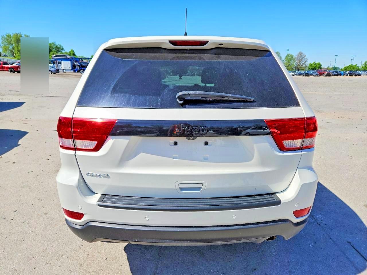 2012 JEEP GRAND CHEROKEE LAREDO photo 11