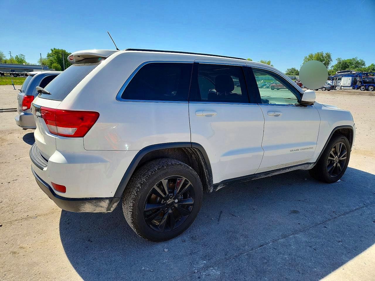 2012 JEEP GRAND CHEROKEE LAREDO photo 5
