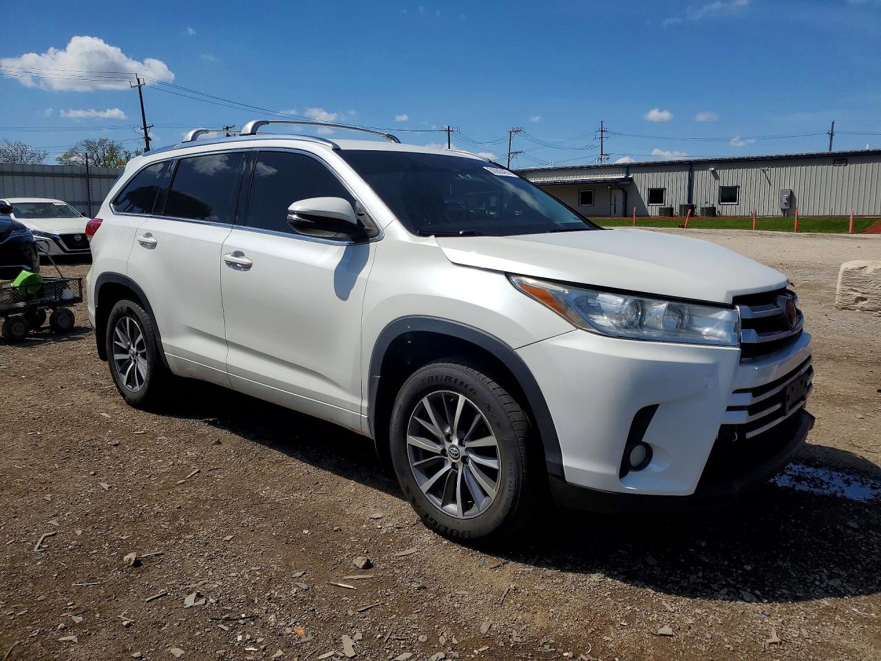2018 TOYOTA HIGHLANDER XLE photo 10