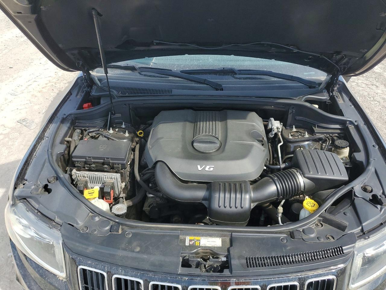 2015 JEEP GRAND CHEROKEE LAREDO photo 34