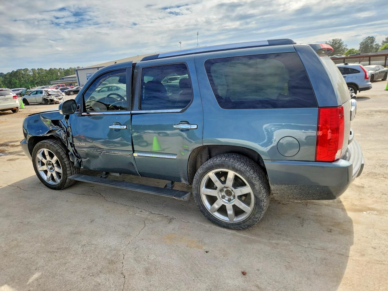 2009 CADILLAC ESCALADE LUXURY photo 3