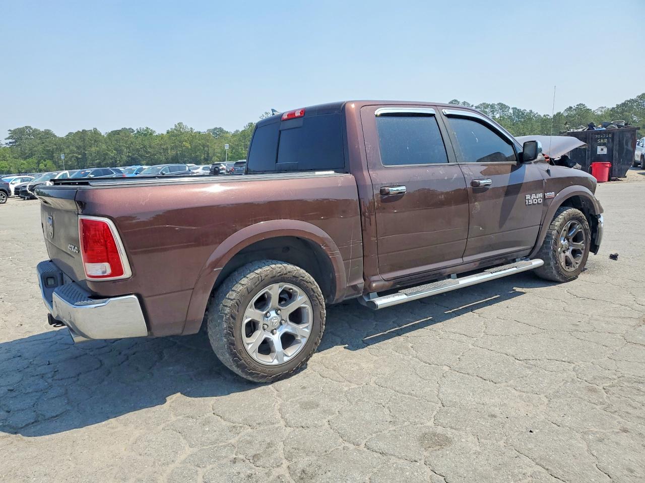 2015 RAM 1500 LARAMIE photo 3