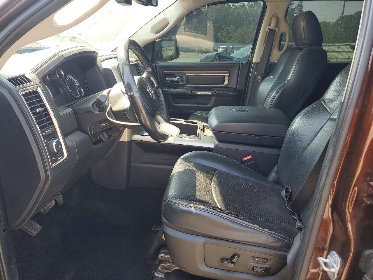2015 RAM 1500 LARAMIE photo 7