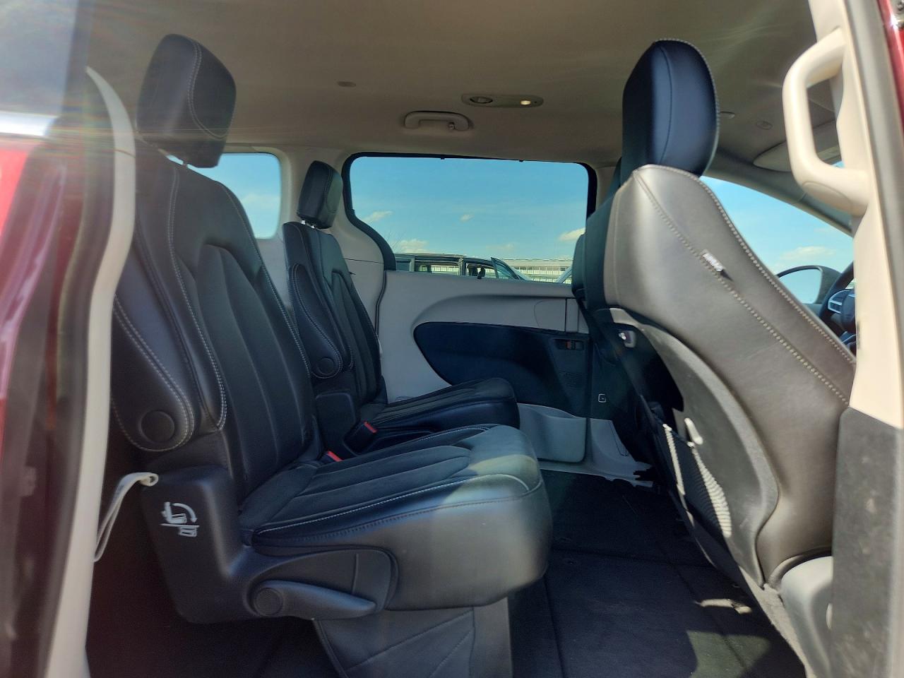 2023 CHRYSLER PACIFICA TOURING L photo 11
