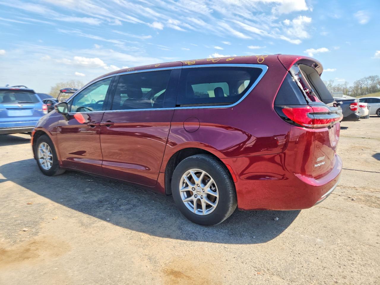 2023 CHRYSLER PACIFICA TOURING L photo 2