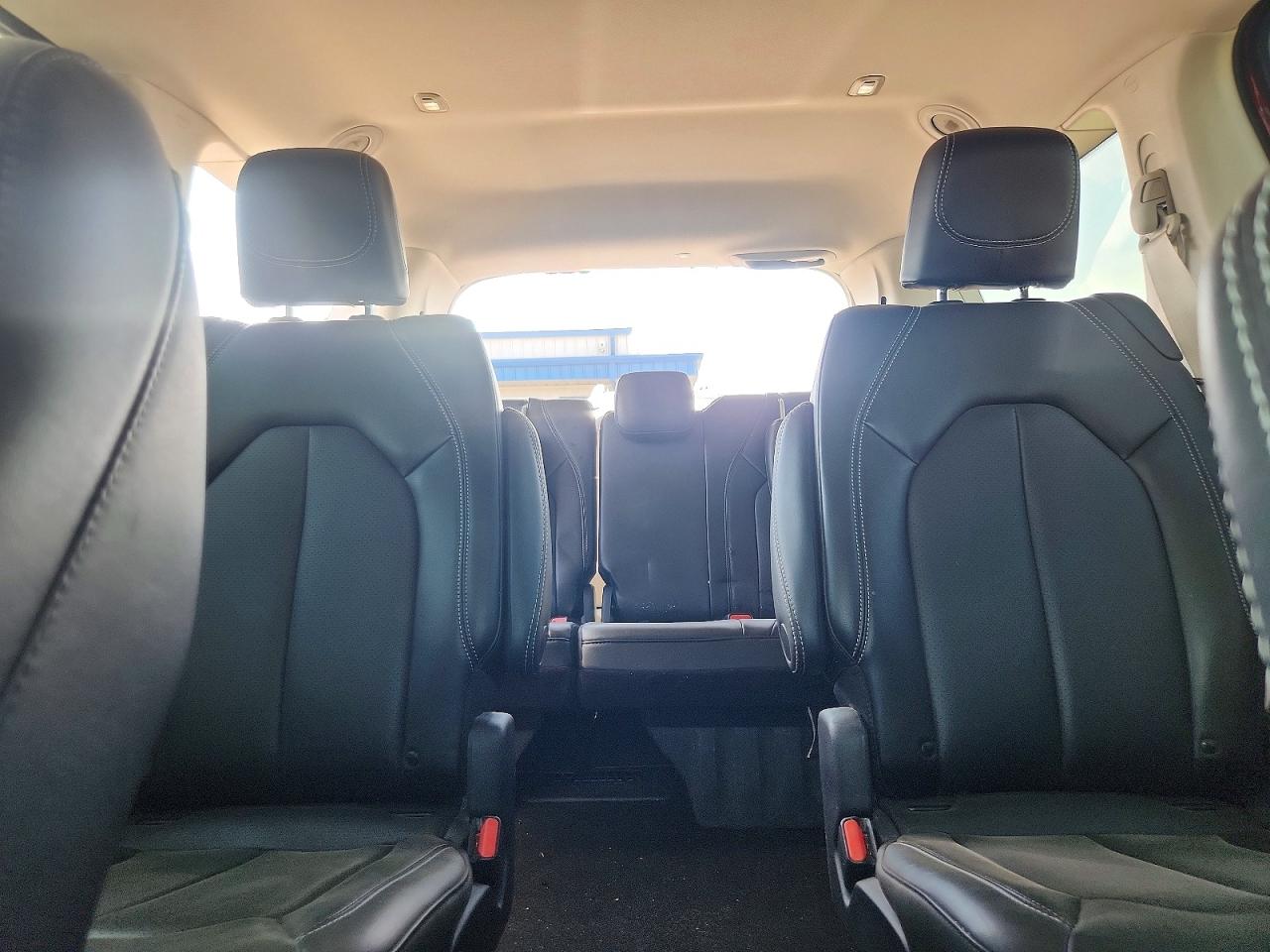 2023 CHRYSLER PACIFICA TOURING L photo 10