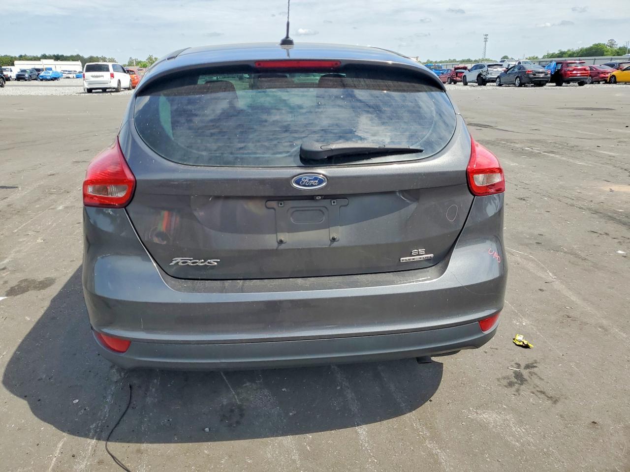 2015 FORD FOCUS SE photo 6