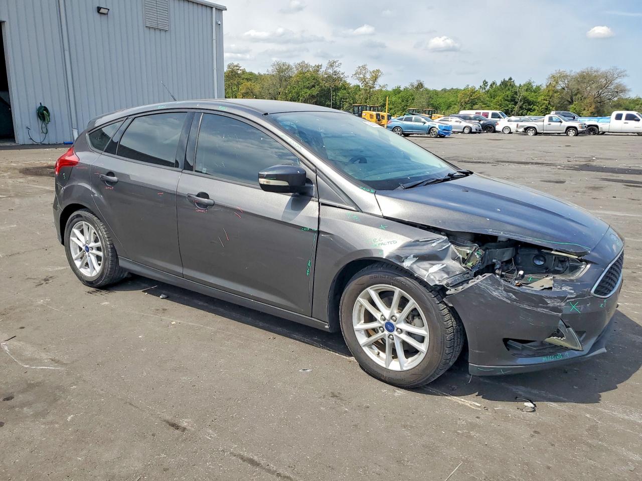 2015 FORD FOCUS SE photo 4