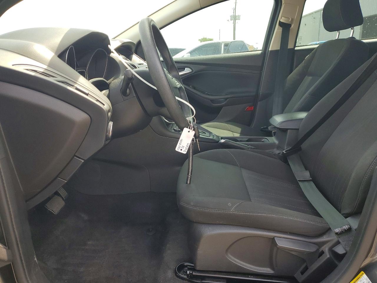 2015 FORD FOCUS SE photo 7