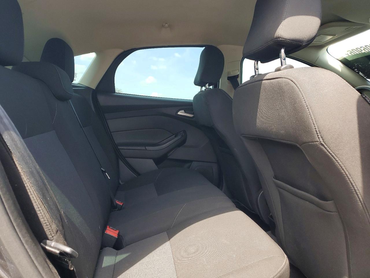 2015 FORD FOCUS SE photo 10