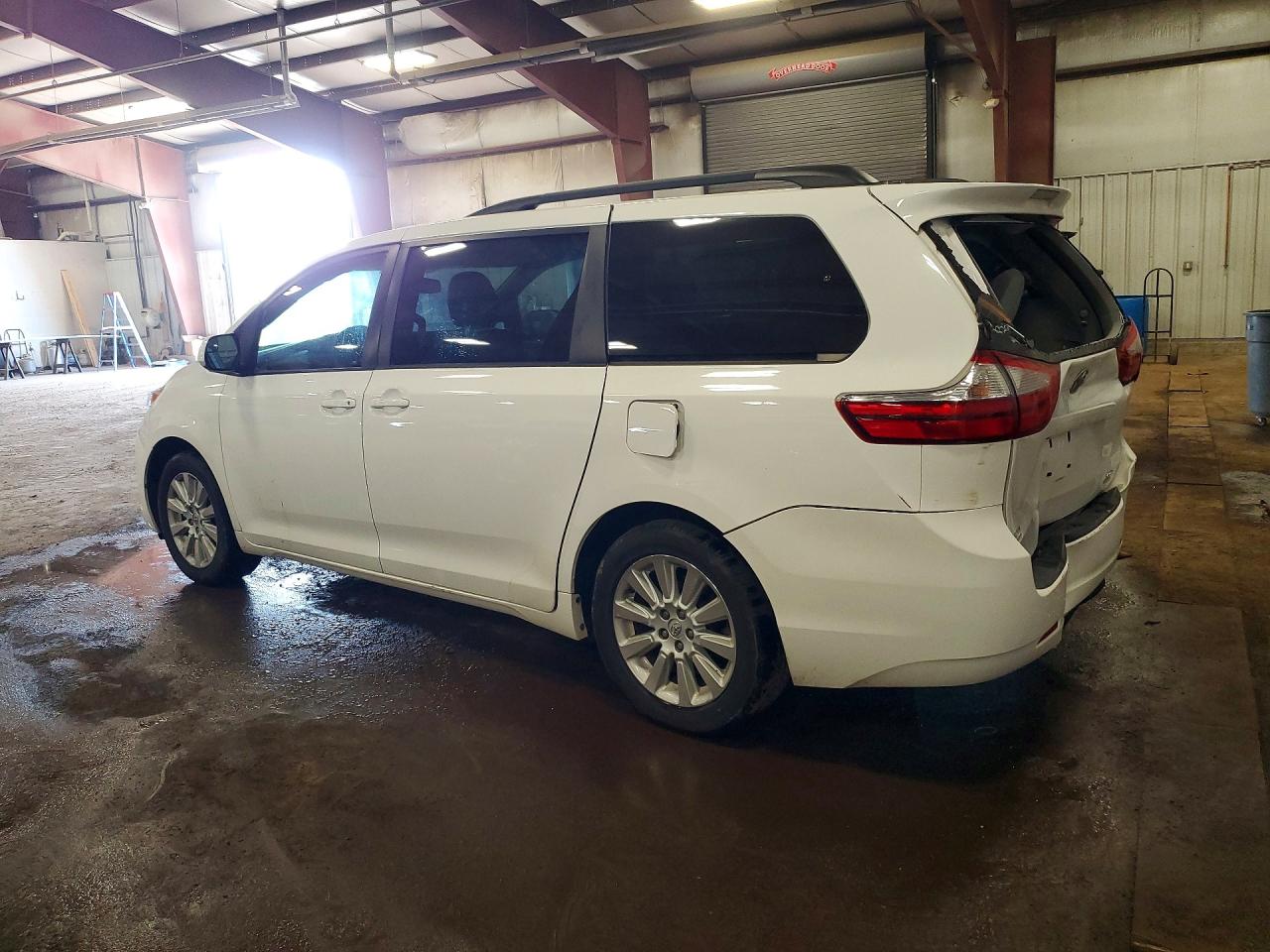 2015 TOYOTA SIENNA LE photo 2