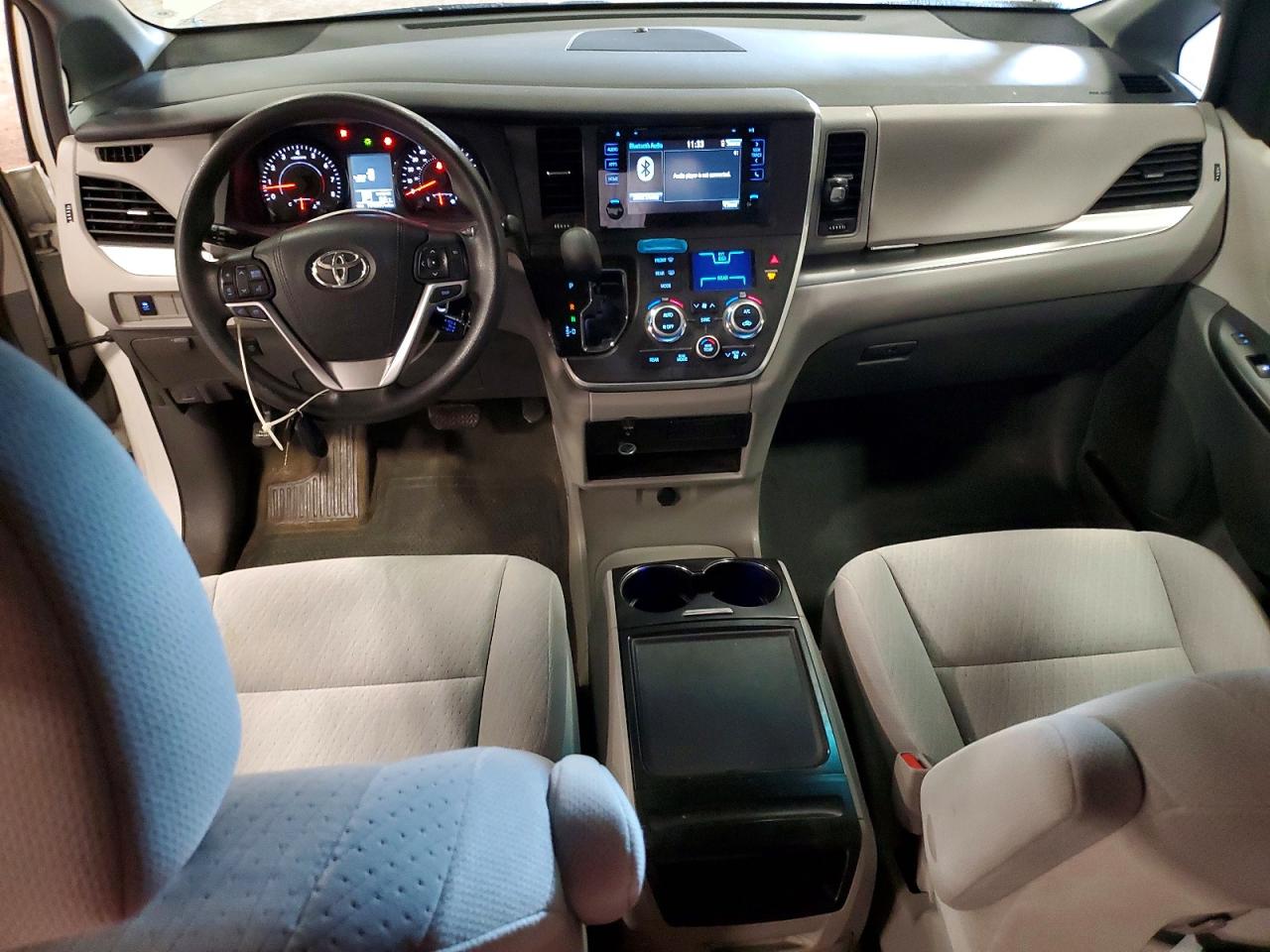 2015 TOYOTA SIENNA LE photo 8