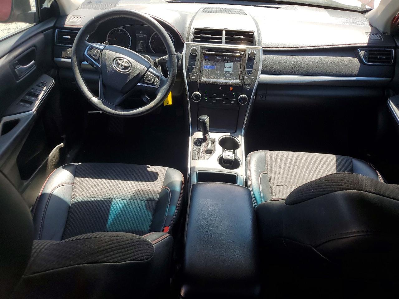 2016 TOYOTA CAMRY SE photo 15