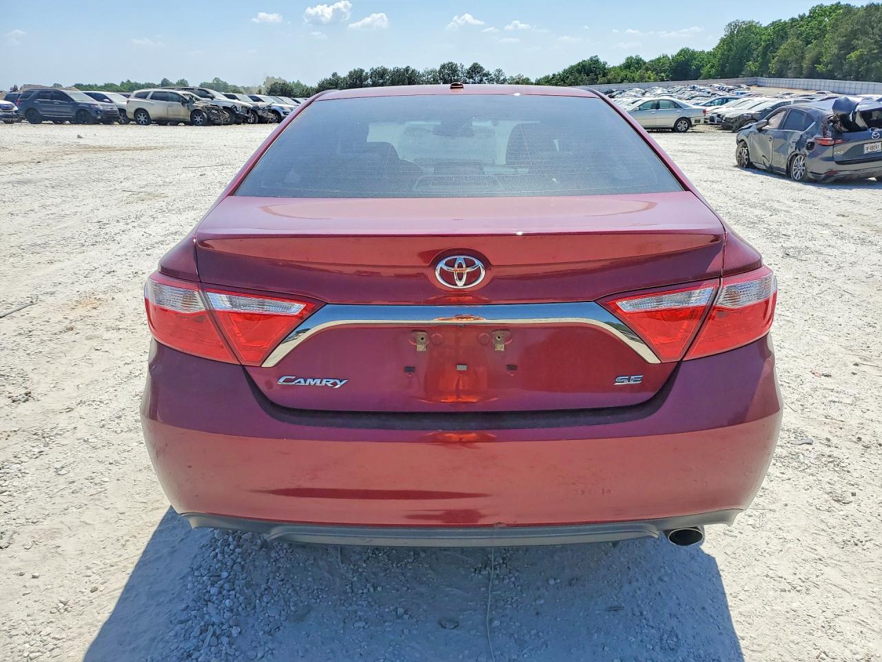 2016 TOYOTA CAMRY SE photo 11