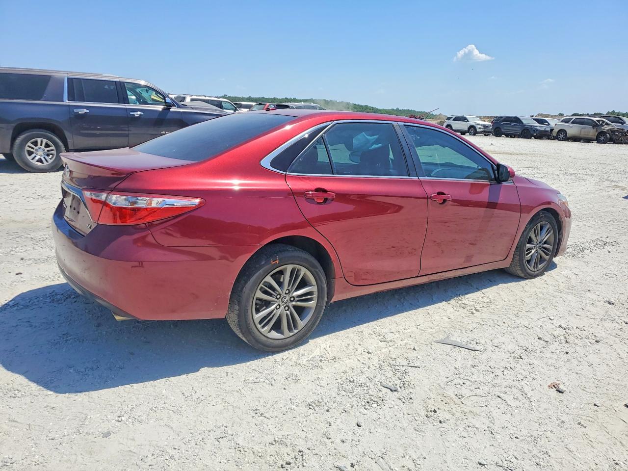 2016 TOYOTA CAMRY SE photo 5