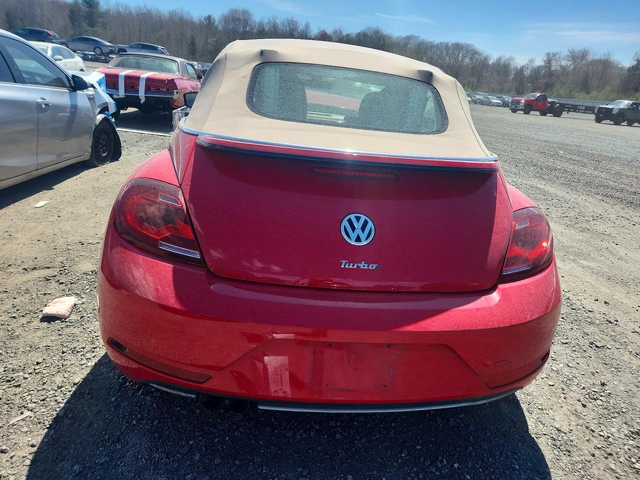 2017 VOLKSWAGEN BEETLE S photo 16