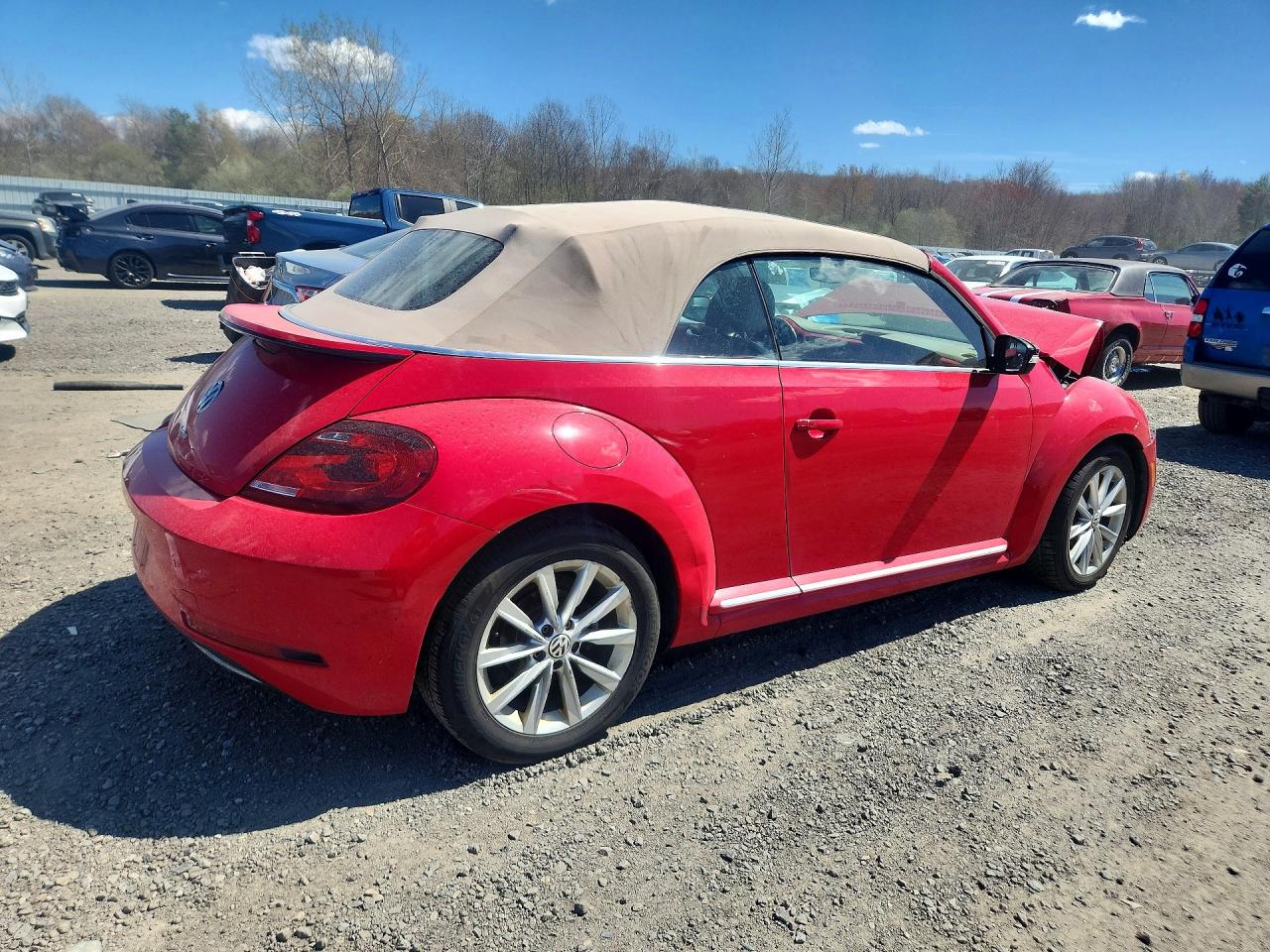 2017 VOLKSWAGEN BEETLE S photo 7