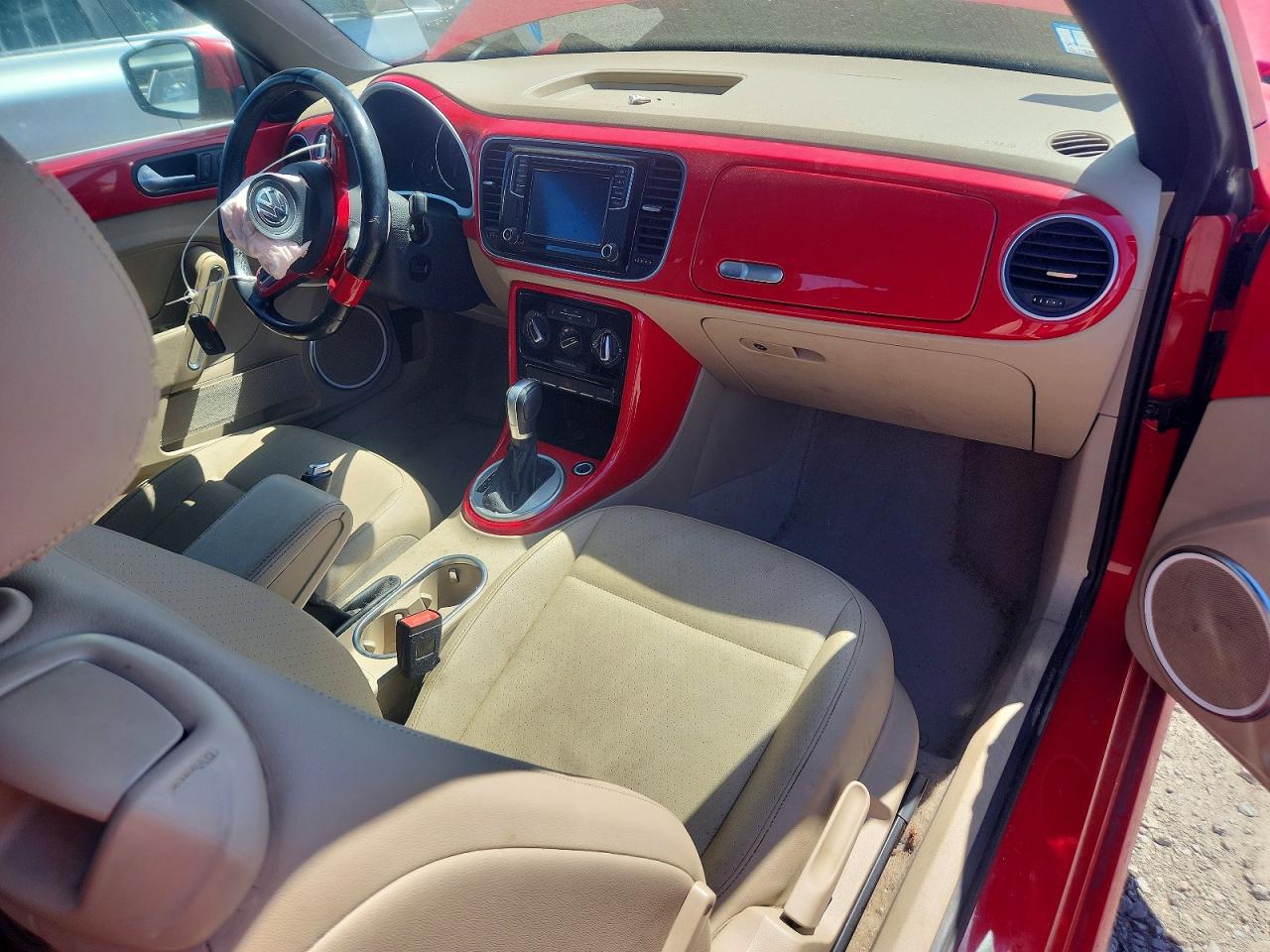 2017 VOLKSWAGEN BEETLE S photo 22