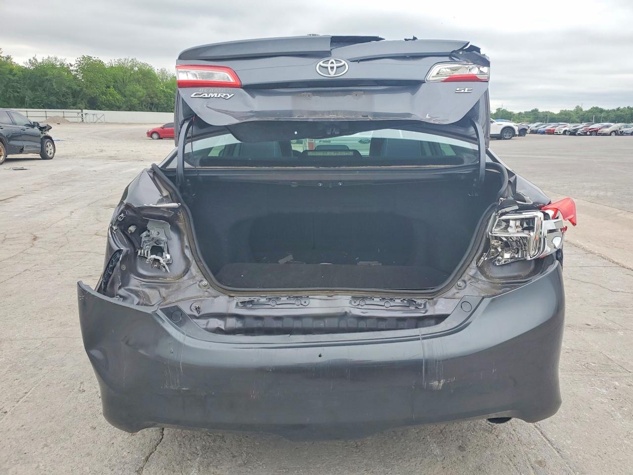 2012 TOYOTA CAMRY SE photo 11
