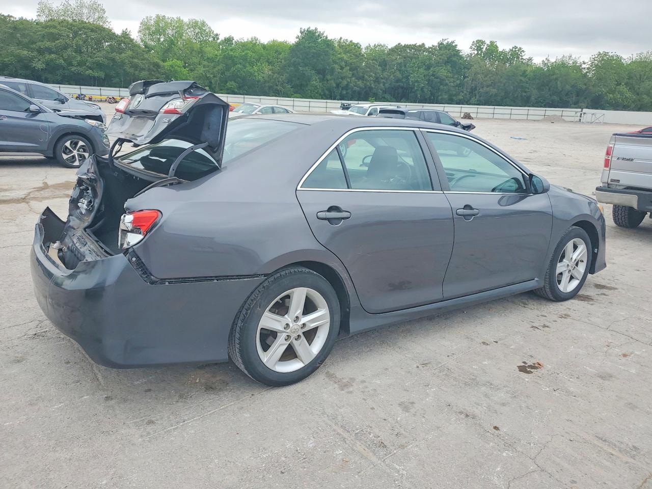 2012 TOYOTA CAMRY SE photo 5