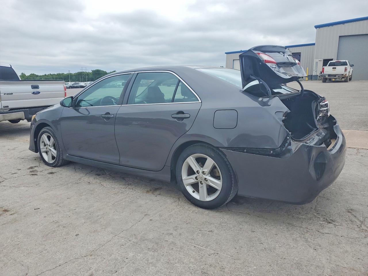 2012 TOYOTA CAMRY SE photo 3