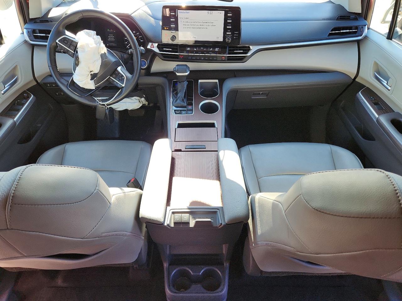 2021 TOYOTA SIENNA XLE photo 22