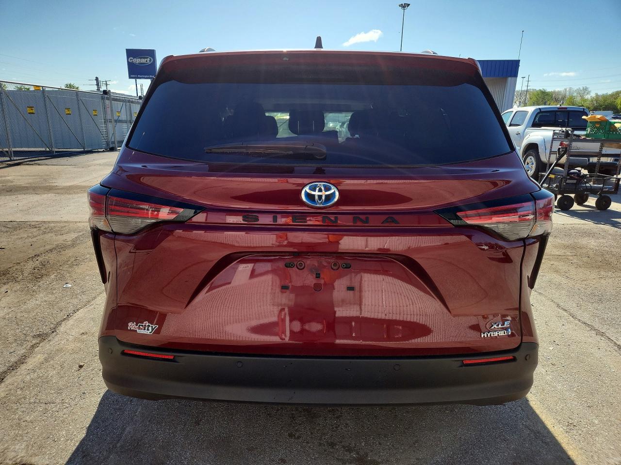 2021 TOYOTA SIENNA XLE photo 16