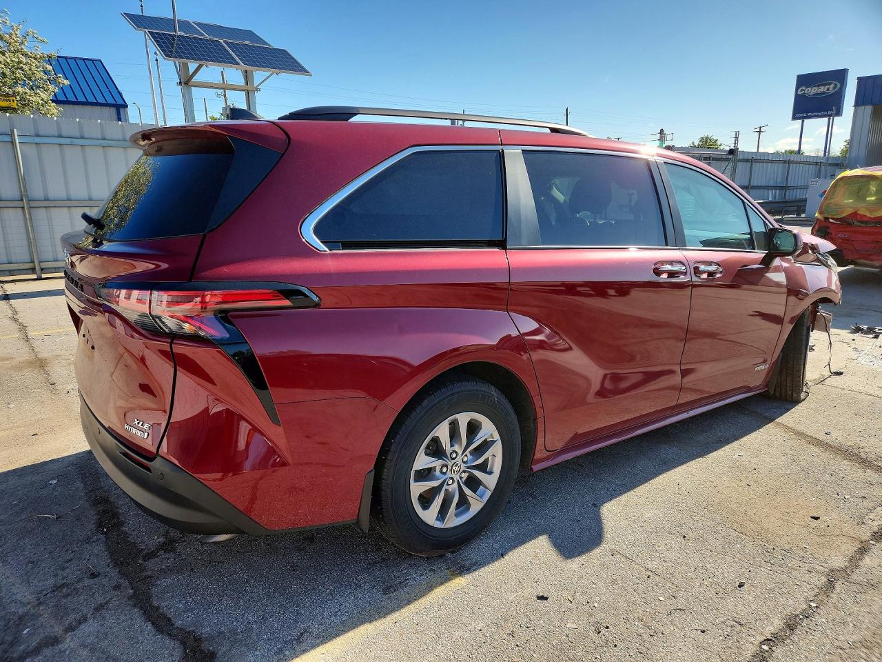 2021 TOYOTA SIENNA XLE photo 7
