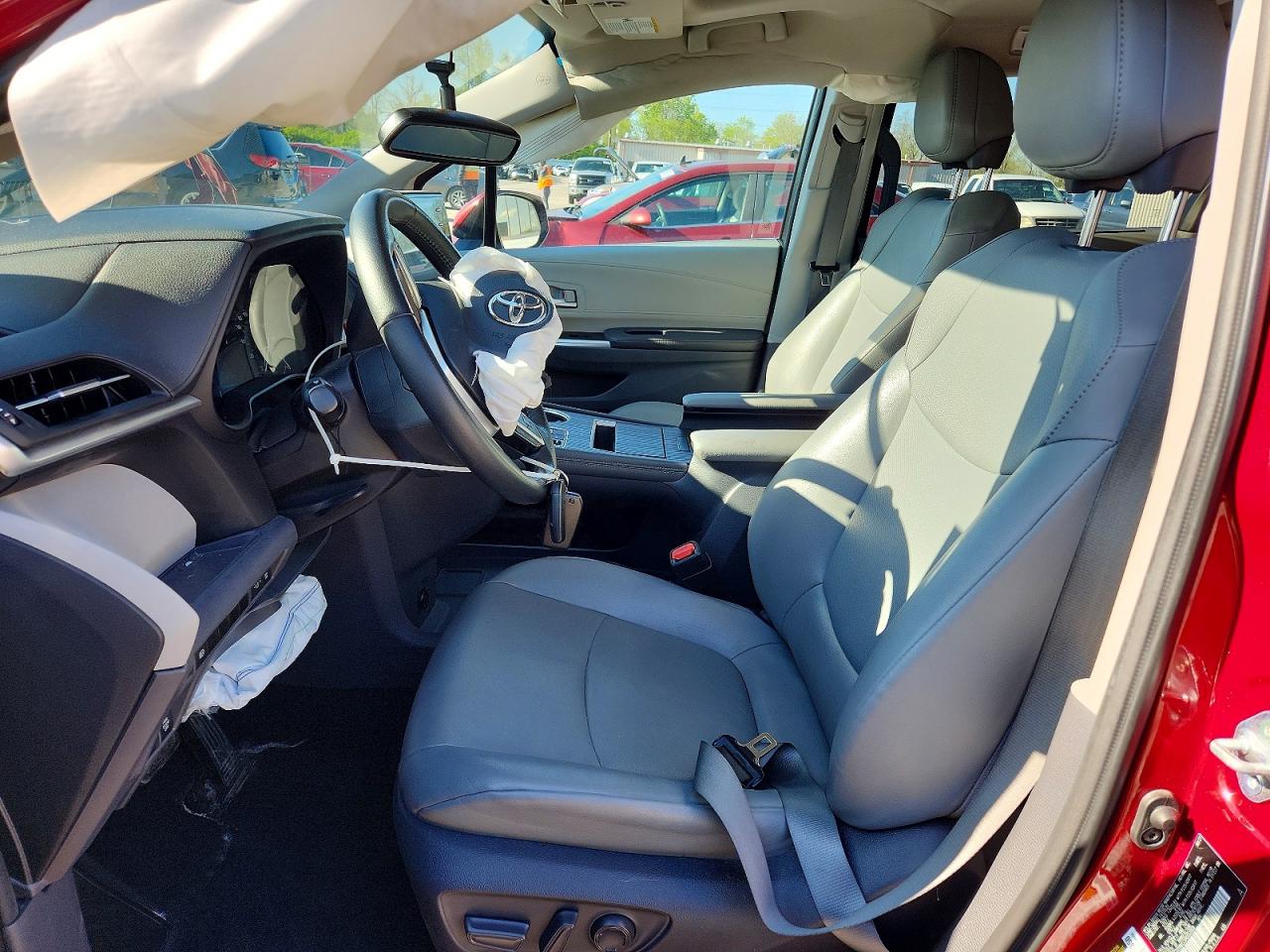 2021 TOYOTA SIENNA XLE photo 19