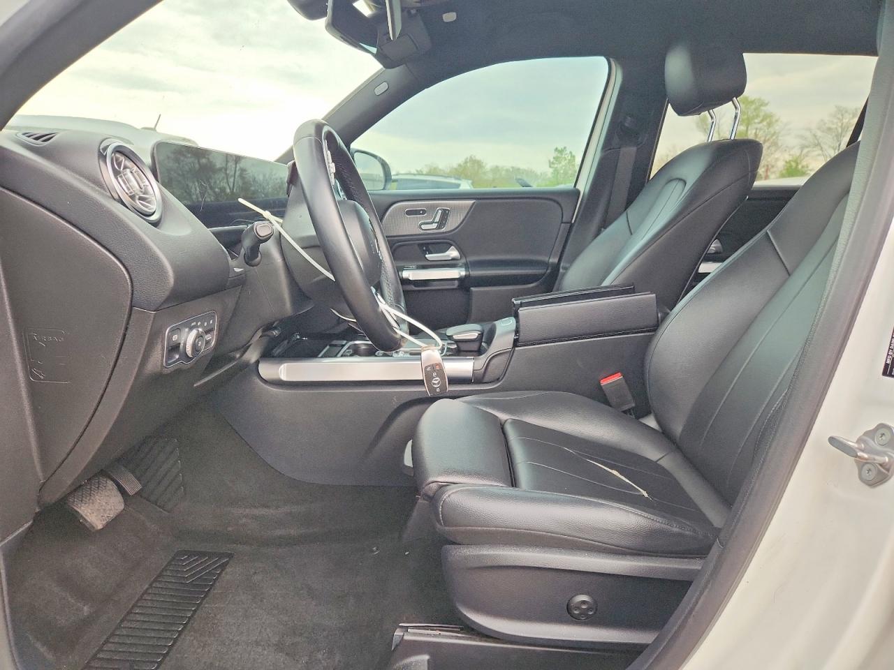 2020 MERCEDES-BENZ GLB 250 photo 13